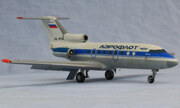 Yakovlev Yak-40 1:144